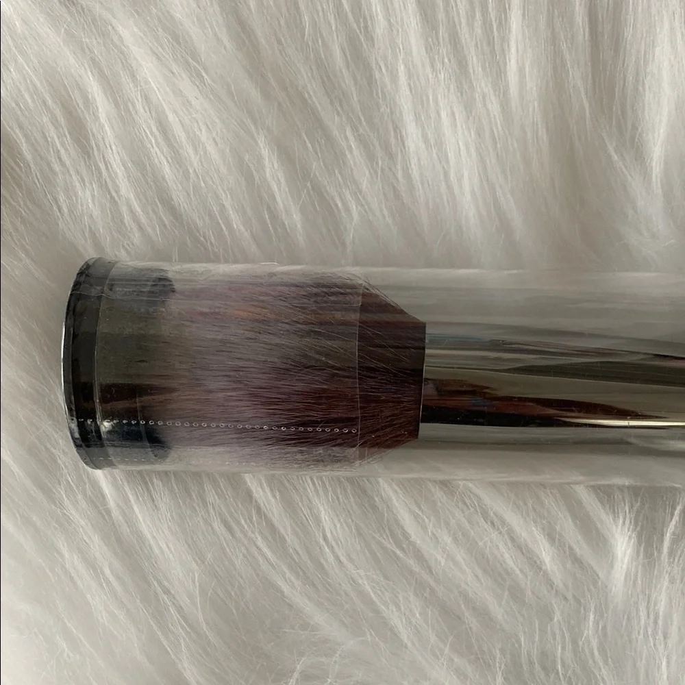 New IT Cosmetics Heavenly Luxe Radiance   Brush #14